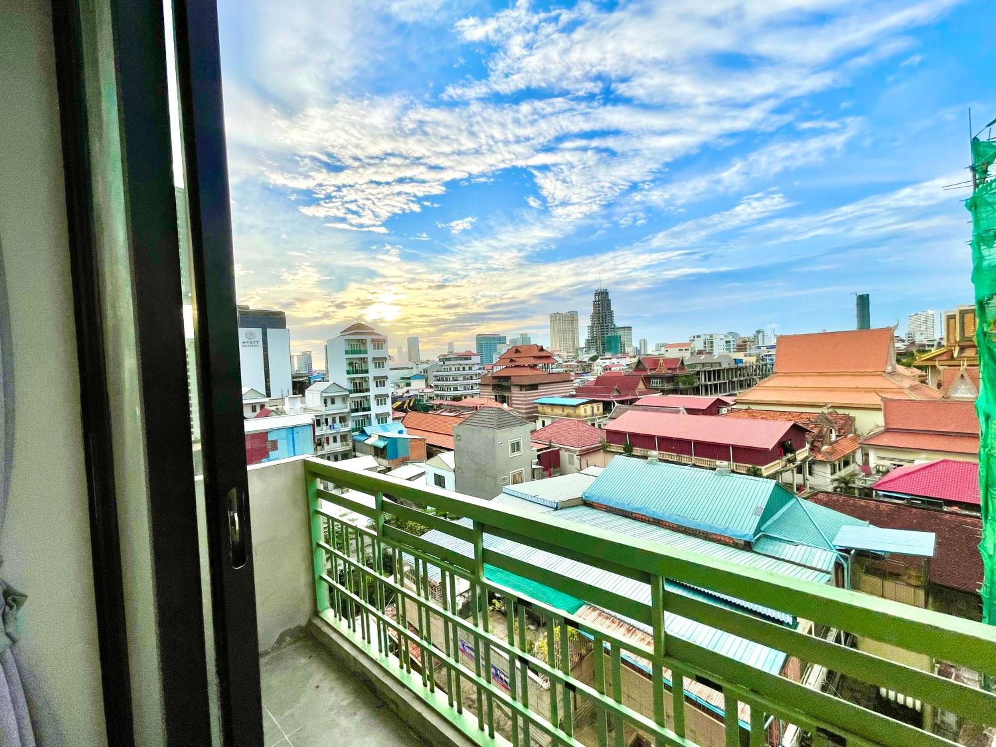 Sky Apartments Riverside - 50M To Royal Palace Phnom Penh Bagian luar foto