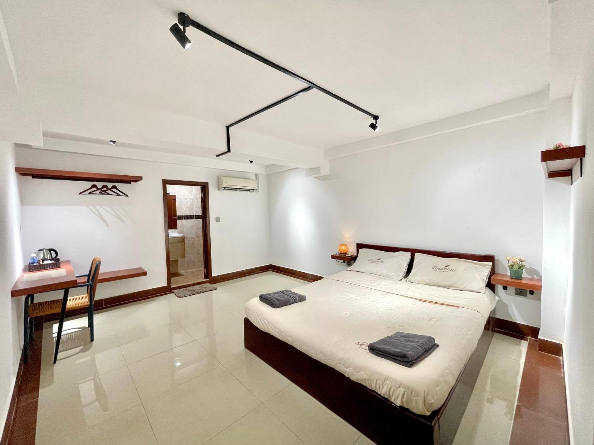 Sky Apartments Riverside - 50M To Royal Palace Phnom Penh Bagian luar foto